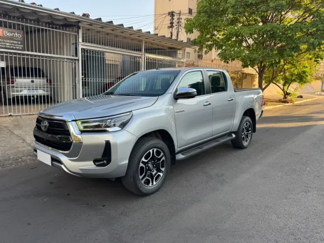 Toyota Hilux CD SRX 4X4 2.8 TDI 16V Diesel Aut. 2025