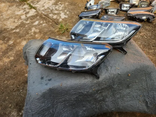 Farol esquerdo Sandero Logan 15/19 original 