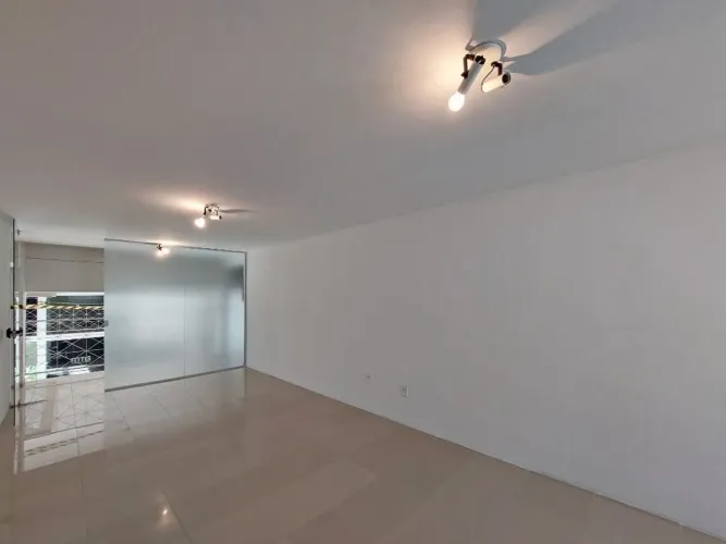 Sala comercial para alugar na Galeria Piedade Center, em Piedade 29,07m², bem iluminada e
