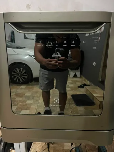Vendo essa lava louça semi nova Eletrolux,nunca foi aberta para fazer manutenção,está impe