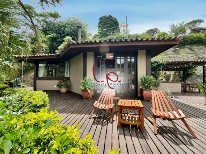 Casa em Condomínio em Itaipava, com 1 Suíte, Linda Vista Para as Montanhas e Fácil Acesso 