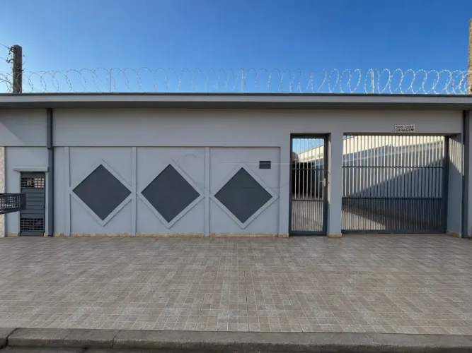 Casa Residencial com 02 Quartos localizada no Jardim Ibirapuera