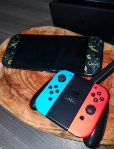 Nintendo Switch OLED (D.E.S.B.L.0)