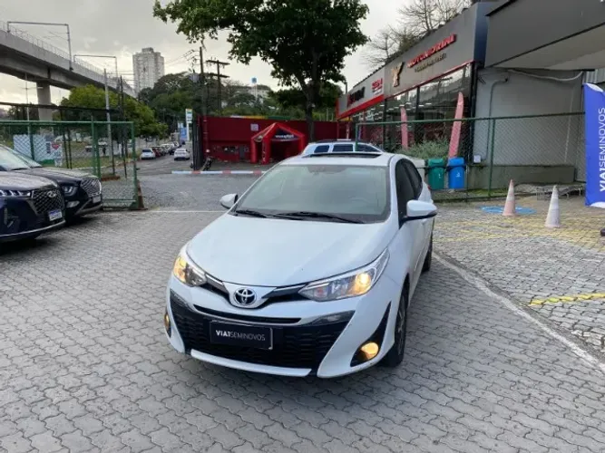 Toyota Yaris XLS Connect 1.5 Flex 16V 5P AUT 2022