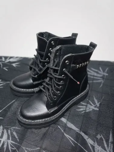 Vendo Essa bota Novíssima 