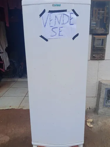 Vende se uma geladeira consul