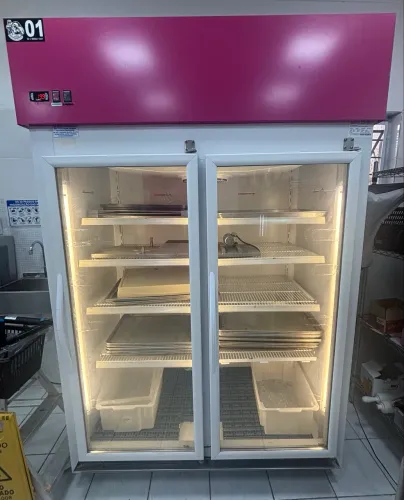 Geladeira vitrine kromma 2 portas Artico
