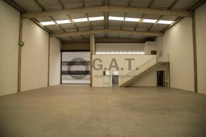 Locação de Galpão Comercial em Condomínio na Vila Assis em Sorocaba-SP - 500m² de Área Dis