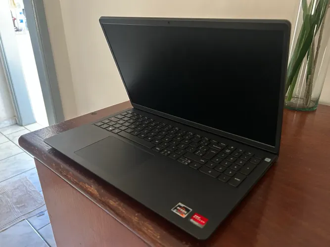 Notebook Dell Inspiron 15 3000 a0700-UM20P 15.6" FHD AMD Ryzen 7 8GB 256GB