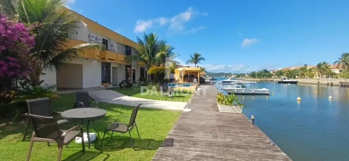 Ogiva - Cabo Frio/RJ - Casa em condominio com canal navegável, 104m².