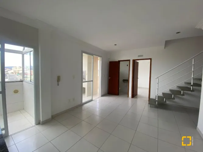 Cobertura Duplex de 03 dormitórios sendo 03 suítes no bairro Capoeiras em Florianópolis