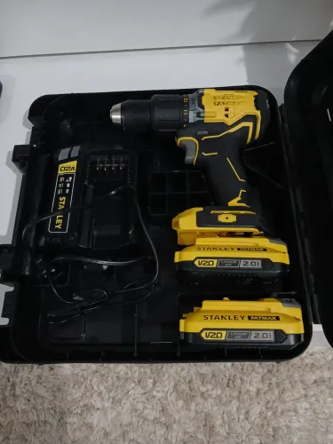 Parafusadeira e furadeira stanley 20V.