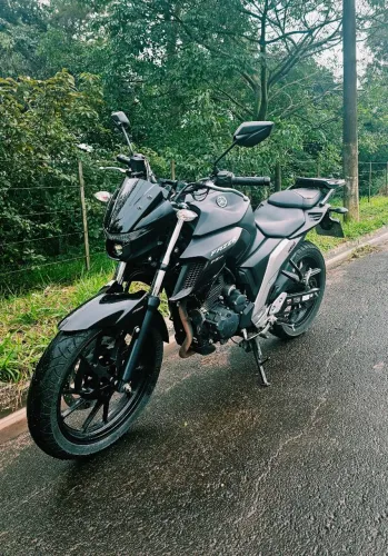Yamaha FZ25 ABS 2023 - Excelente estado | 9.800 km