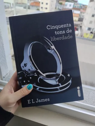  Livro Cinquenta tons de liberdade 