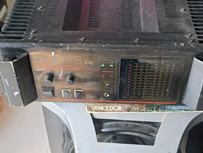 Amplificador unic pa 1800 DX p negócio