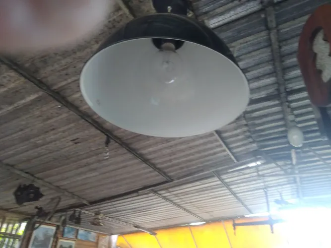 Lustre para área sem uso com lâmpada
