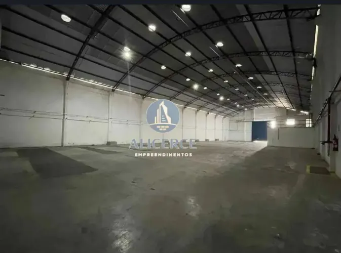 ALUGO GALPÃO COM 1.150 M2 NO ALEIXO