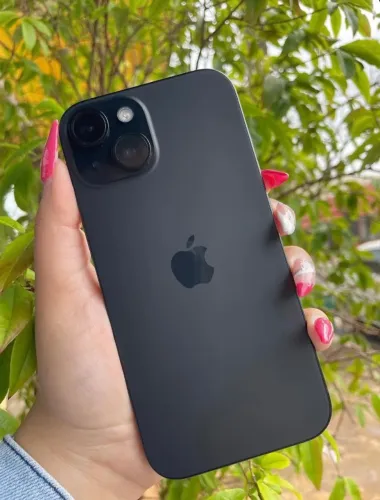 iPhone 15 128G, seminovo. Acompanha caixa, cabo e nota fiscal
