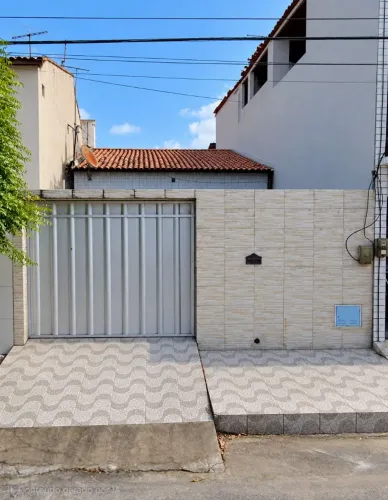 CASA À VENDA NO QUINTINO CUNHA !