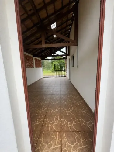 Casa com Lareira e Terreno de 1.200m² em Condomínio Fechado