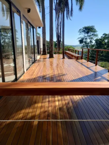 Reforma em pisos de madeira