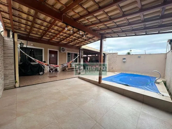 Casa com 3 dormitórios para alugar, 95 m² por R$ 4.904/mês - Ouro Verde - Rio das Ostras/R