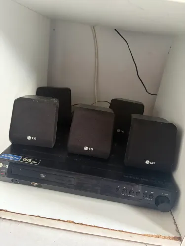 Home Theater Lg Ht-303su Dvd Mp3 Fm 300w Usb Karaokê Bivolt