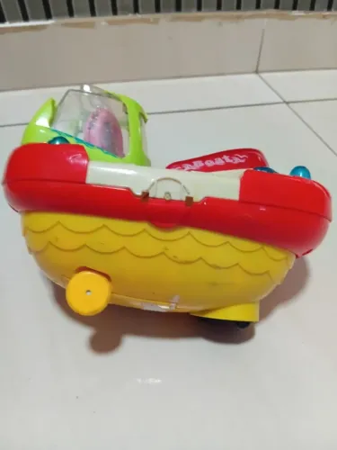 Brinquedo barco musical
