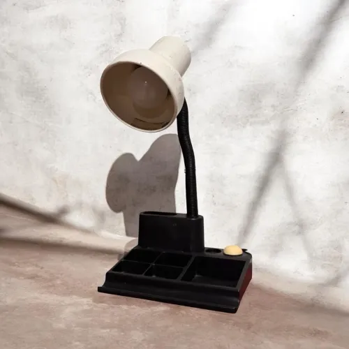 Luminária articulada com compartimentos