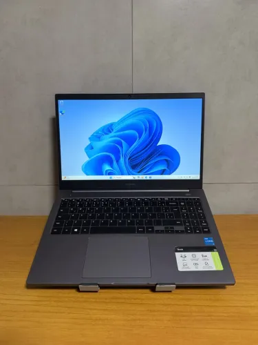 Notebook Samsung Galaxy Book - Core i3 11ª Geração - Ssd 256Gb - Tela Full HD