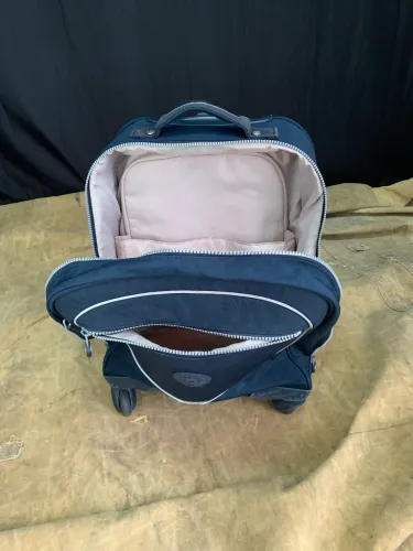 Mochila Kipling Original com rodinhas(4)+Macaquinho intacto 