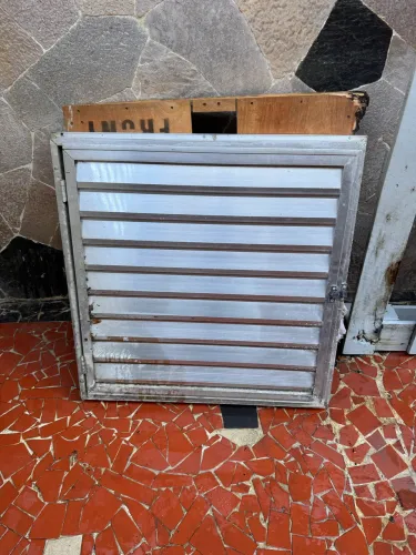 Porta de alumínio 70x70