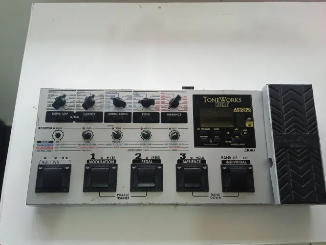 Pedaleira Tone Works Korg AX1500