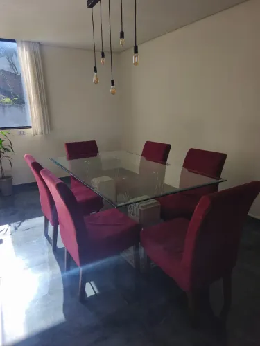 MESA DE JANTAR COM TAMPO DE VIDRO