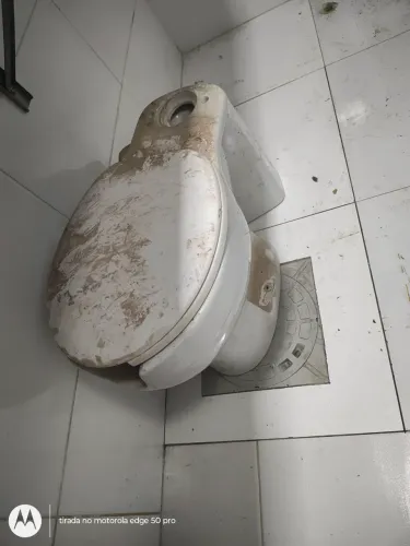 Vaso sanitário com caixa acoplada para doação