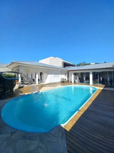 CASA MOBILIADA COM PISCINA, ÁREA DE FESTAS E GALPÃO