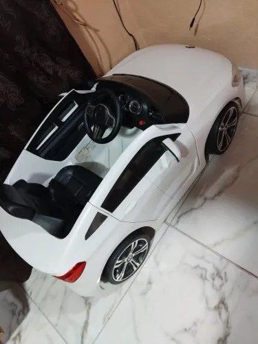 Carrinho elétrico em ótimo estado 