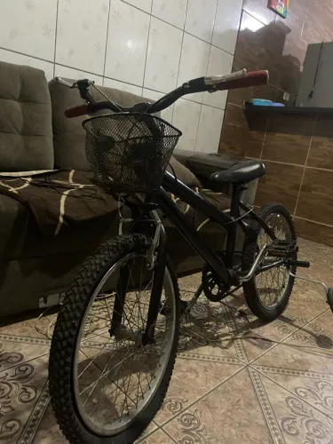 Bicicleta Aro 20 BMX Cross Preta + Cesta + Rodinhas