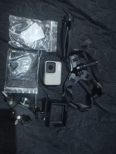 Go pro hero 7 white + acessorios
