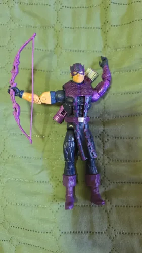 MARVEL LEGENDS GAVIÃO ARQUEIRO VINGADORES