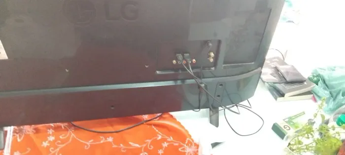Tv lg 43 polegadas não smart porém incluso aparelho Roku
