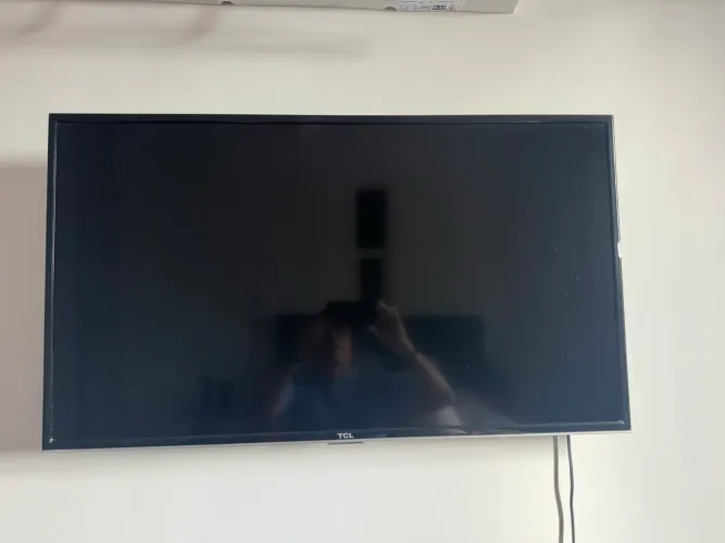Vento TV 43 pol TCL com defeito no brilho