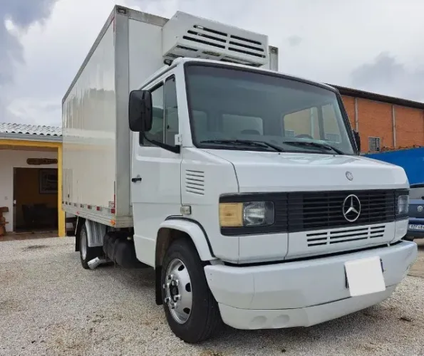  Mercedes-Benz 710 Baú refrigerado 2010