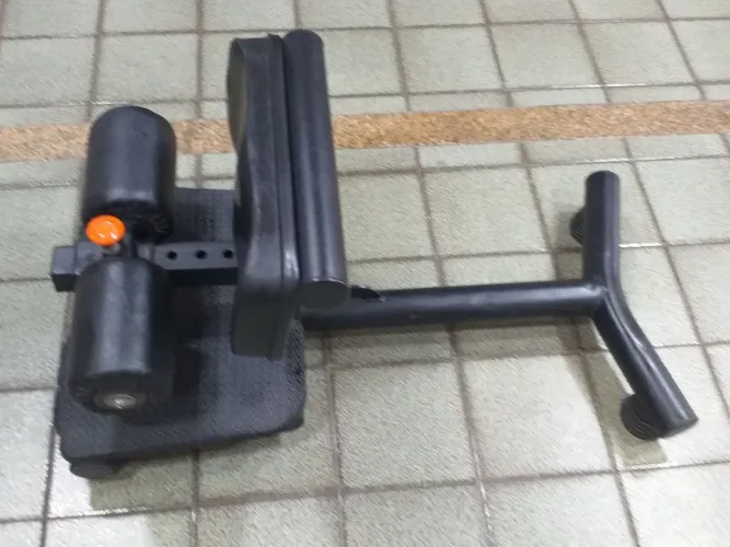 Aparelho Agachamento Sissy para pernas