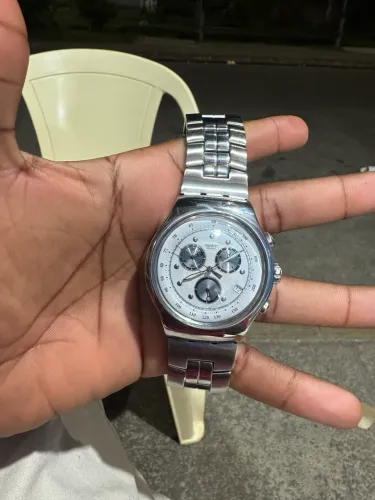 Swatch, série prata cara branca