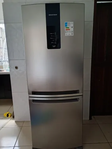 Geladeira Brastemp side by side inverter 471 litros.