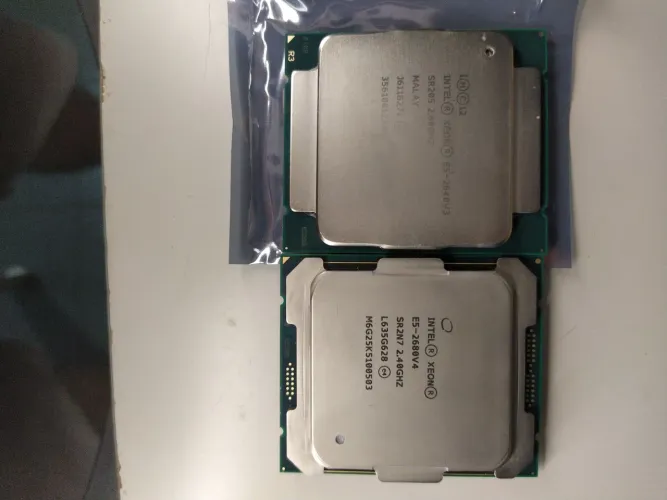 2 processadores, 2680v4 + 2640v3! Funcionando!