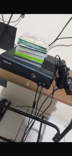 Xbox 360 2 controles destravado não entrego 