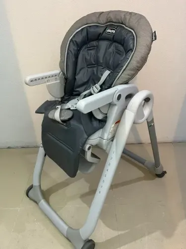 cadeirinha de alimentação de criança.
