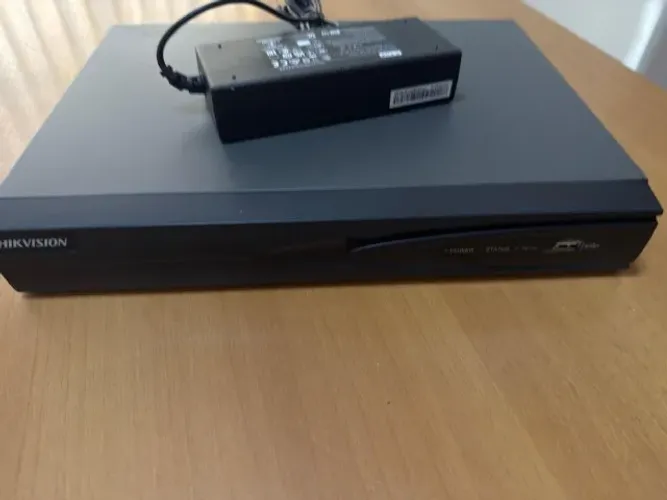 NVR 8 CANAIS HIKVISION POE  DS-7608NI-Q1/8P - Usado excelente 